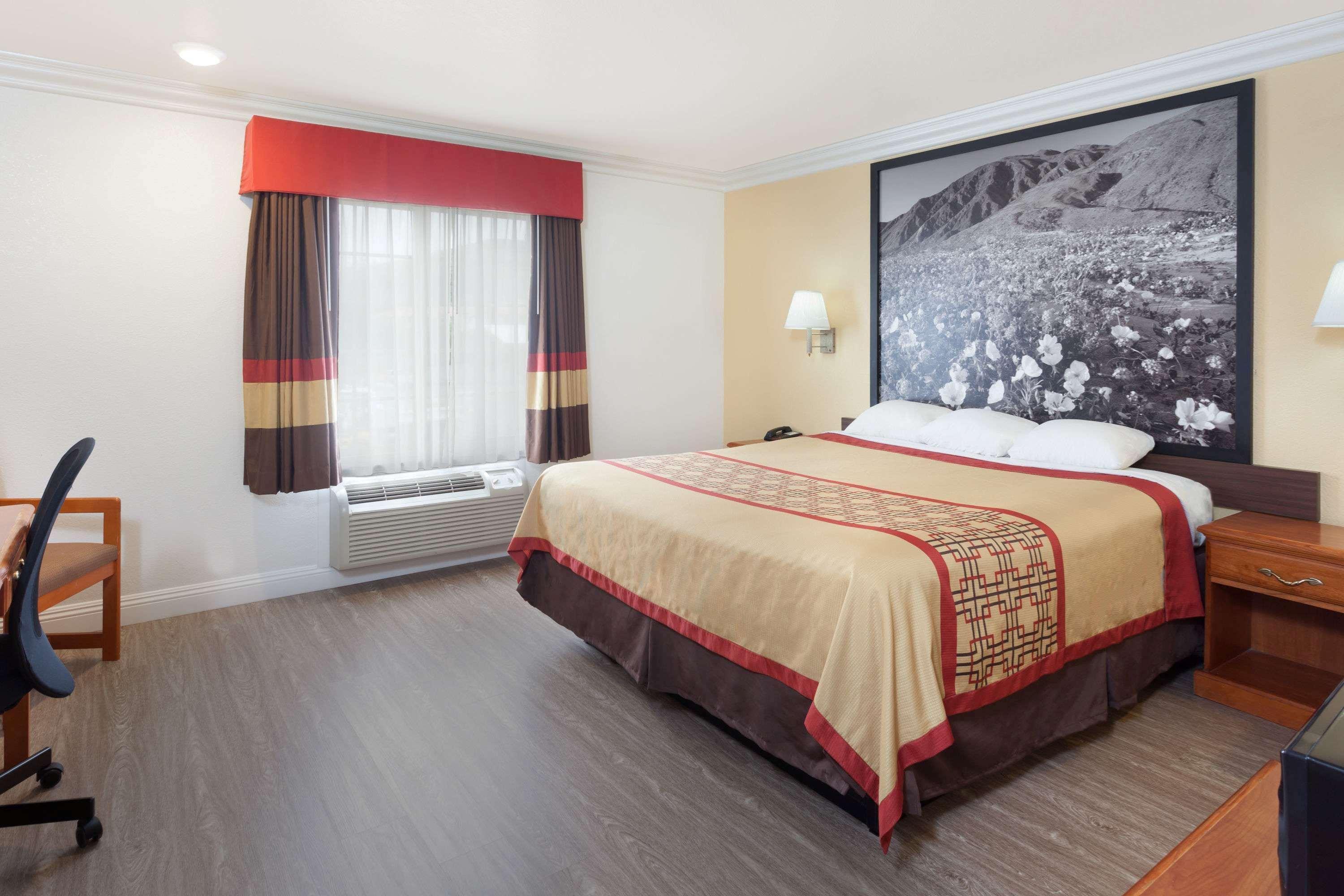 Motel Super 8 By Wyndham Santa Clarita/Valencia Extérieur photo