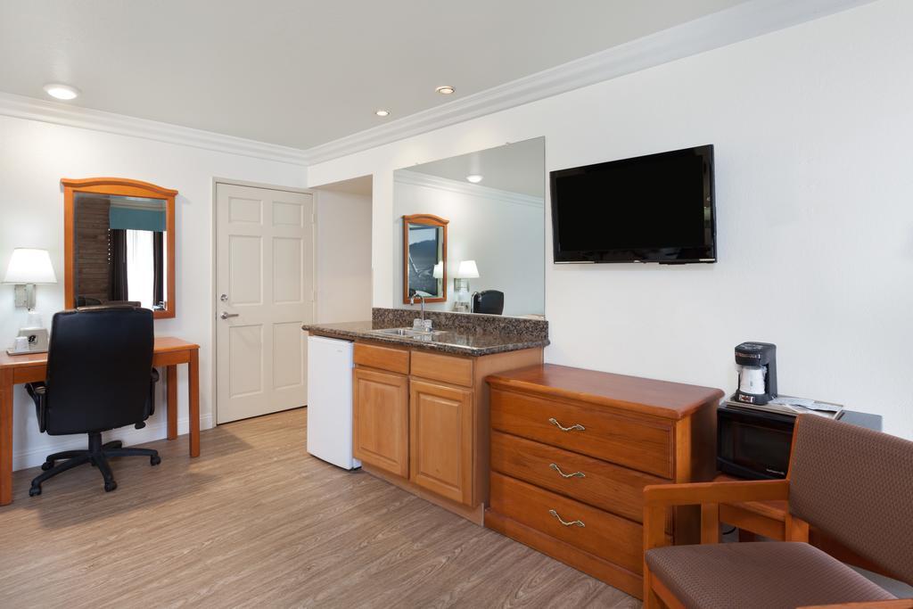 Motel Super 8 By Wyndham Santa Clarita/Valencia Extérieur photo